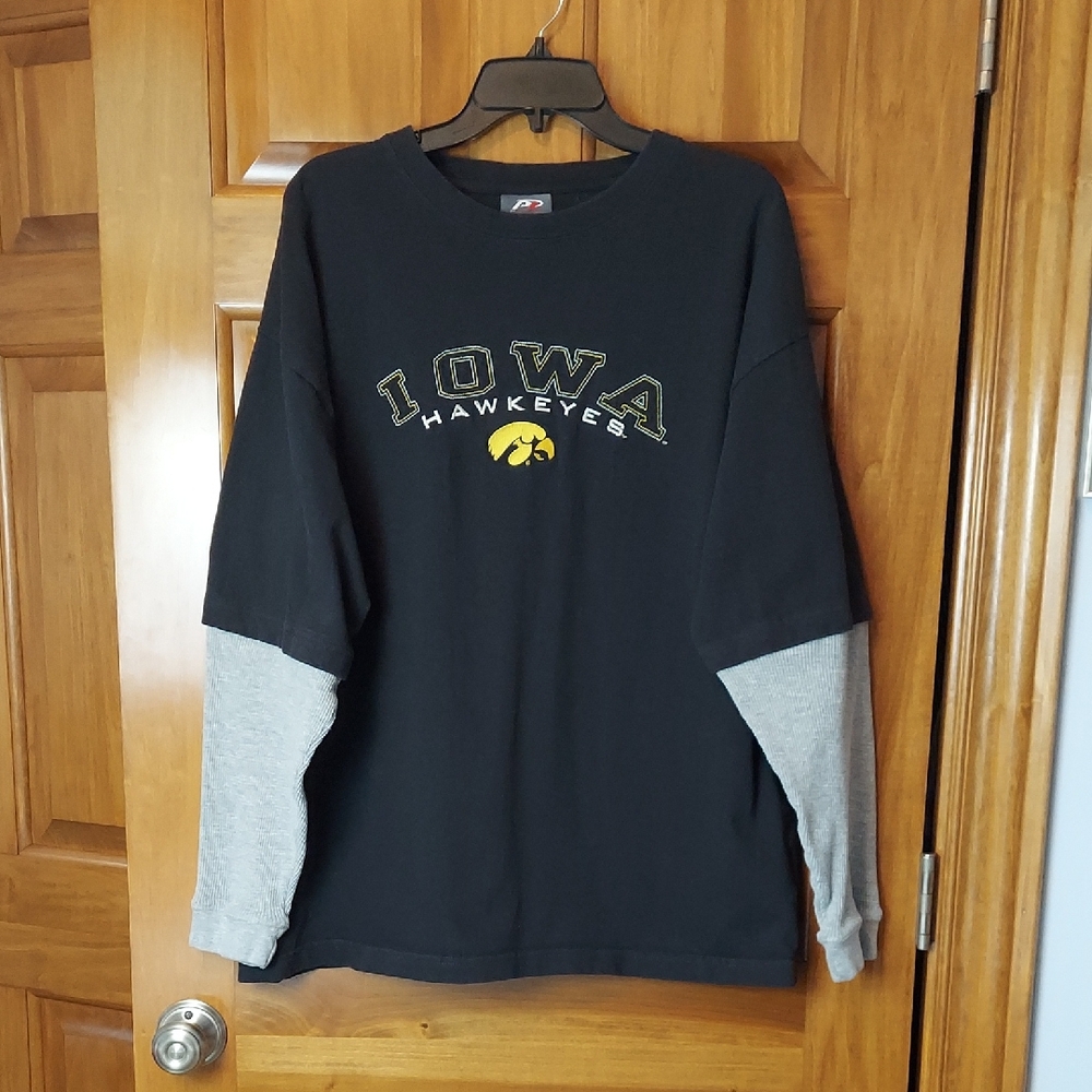 * Iowa Hawkeyes Pro Player Black, Gray Long Sleeve Shirt, Men's Size XL Like New